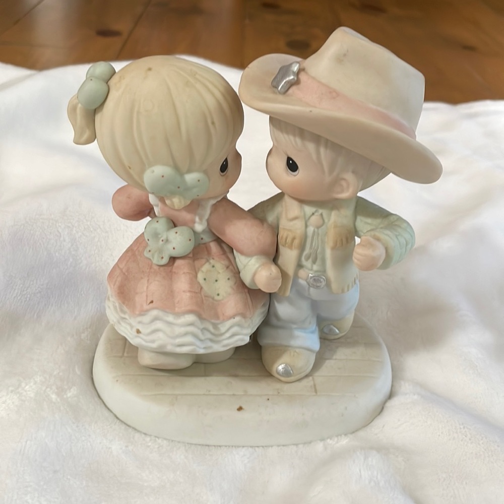 Precious Moments “praise the Lord and dosie do figurine